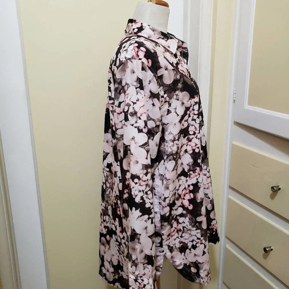 Floral Button Down Blouse / Monochrome / Black & Pink / Size Large - Picture 5 of 8